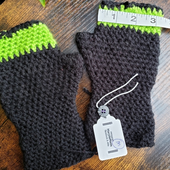 NWT* Handmade Fingerless gloves💜 super soft acrylic, Billie Eilish, MarpleMade - Picture 3 of 7